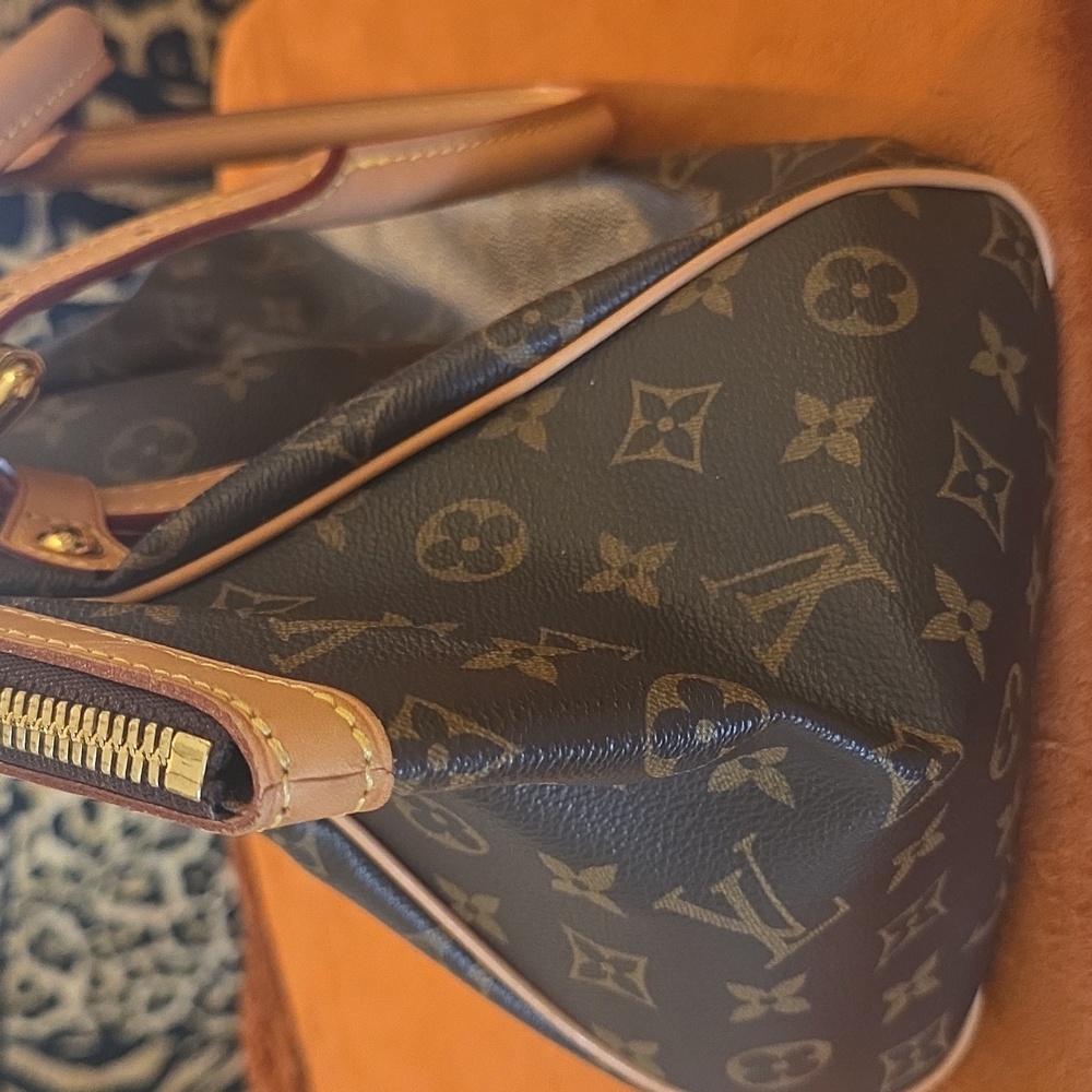 Excellent Preowned Condition Louis Vuitton TROVOLI Brown and Tan Shoulder Bag - Picture 13 of 17